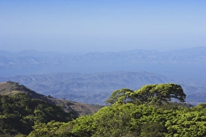 Images Dated 23rd March 2007: Looking from Monteverde towards Gulf of Nicoya at sunrise, Monteverde Cloud Forest