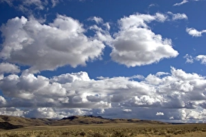 Images Dated 11th February 2007: Low clouds over the high desert north of Jordan Valley, Oregon