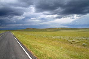 Images Dated 10th August 2011: Low clouds over the high plains desert near Gillette, Wyoming, USA