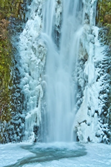 Lower Multnomah Falls, winter, frozen, Columbia Gorge, Oregon, USA