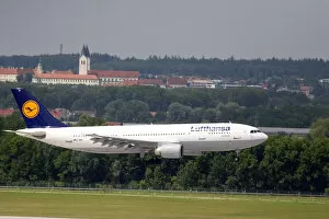 Images Dated 20th June 2006: Lufthansa airplane landing at Munich airport, Germany. germany, german, europe