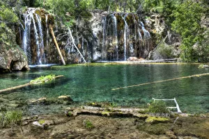 Images Dated 24th October 2020: Lush and beautiful hanging lake near Glenwood springs in the Colorado Rocky Mountains