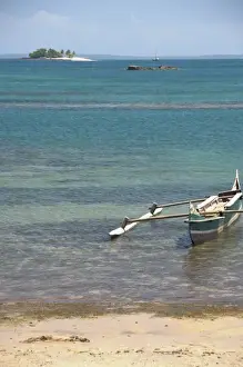 Images Dated 21st December 2010: Madagascar, Island of Nosy Komba (next to Nosy Be) fishing village of Ampangoriana