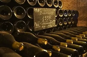 Images Dated 13th October 2005: Magnum bottles of Beaucastel 1998 as well as regular bottles of 1994 written on a chalk board