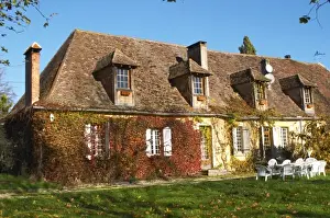 Images Dated 19th November 2005: The main farm house on the property in traditional Dordogne style. Ferme de Biorne duck