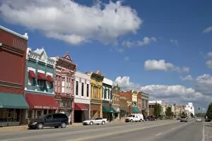 Images Dated 24th September 2006: Main street with store front in Ottawa, Kansas
