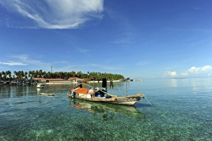 Malaysia, Borneo, Semporna, Mabul, Dayak Lau (Sea Gypsies) living on boats and wooden