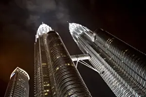 Images Dated 23rd March 2007: Malaysia. Kuala Lumpur. The night view of Petronas Twin Towers