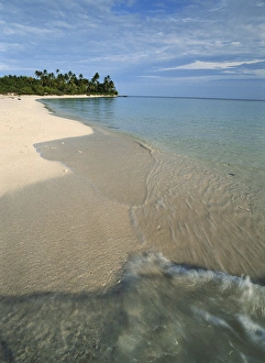 Images Dated 10th June 2014: Maldives, Island Paradise, Ambara Island, View of sand beach