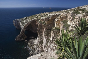 Malta, Southeast, Wied iz-Zurrieq, Blue Grotto rock formation