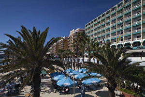 Images Dated 29th March 2010: Malta, St. Pauls Bay area, Qawra, Qawra Palace Hotel pool area