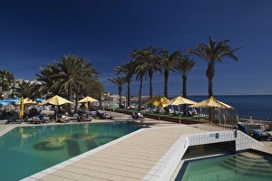 Images Dated 29th March 2010: Malta, St. Pauls Bay area, Qawra, Qawra Palace Hotel pool area