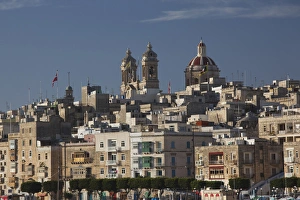 Images Dated 28th March 2010: Malta, Valletta, Senglea, L-Isla, town and harbor from Vittoriosa, Birgu, morning