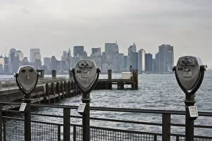 Images Dated 21st December 2007: The Manhattan skyline as seen from Liberty Island, New York