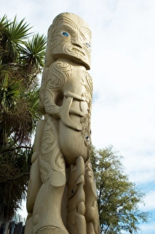 Images Dated 11th February 2005: Maori Sculpture, Christchurch City Park, New Zealand