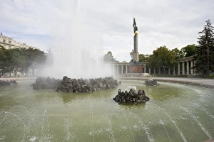 Images Dated 2nd October 2006: Mark of Russian Soldier in Vienna, Austria