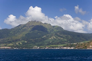 Images Dated 11th February 2007: MARTINIQUE. French Antilles. West Indies. Town of St. Pierre at foot of 1397 meter Montange Pelee