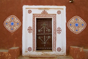 Images Dated 3rd April 2006: Mauritania, Colors in a street of Oualata