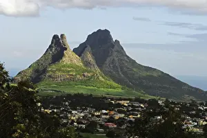 Expanse Prints: Mauritius, Floreal, houses in congestion with mountain peaks in the background against