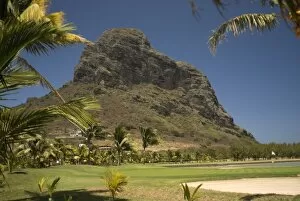 Images Dated 18th September 2007: Mauritius, Le Morne. Golfing at Paradis Hotel and Golf Club, an International class golf course