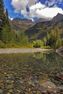 Images Dated 24th September 2018: McDonald Creek with Garden Wall in early autumn in Glacier National Park, Montana, USA