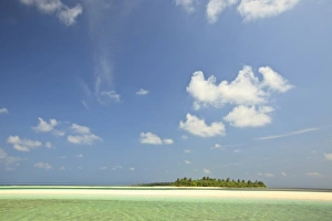 Images Dated 2nd April 2010: Medahutthaa Island, North Huvadhoo Atoll, Southern Maldives, Indian Ocean