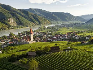 Austria Gallery: Medieval town of Weissenkirchen in the Wachau, with fortified church Mariae Himmelfahrt
