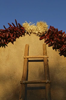 Images Dated 11th December 2009: Mesilla, New Mexico, United States. Typical Southwestern chili ristra holiday decor