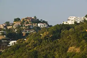 Images Dated 8th December 2006: Mexico, Colima, Manzanillo. Peninsula de Santiago Condominiums / Morning