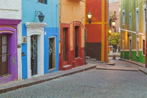 Images Dated 28th February 2013: Mexico, Guanajuato. Colorful street scene