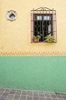 Images Dated 4th November 2009: Mexico, Guanajuato, Guanajuato, Painted Wall and Window