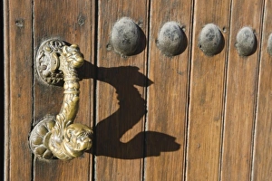 Images Dated 3rd November 2009: Mexico, Guanajuato, San Miguel de Allende, Casa Luna Pila Seca, Door Knocker and Shadow