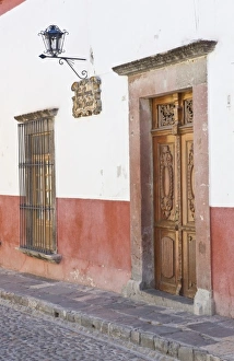 Images Dated 1st November 2009: Mexico, Guanajuato, San Miguel de Allende, Doorway and Lantern in Historic District