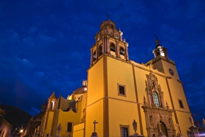 Images Dated 3rd December 2006: Mexico, Guanajuato State, Guanajuato. Basilica Colegiata de Nuestra Senora de Guanajuato Basilica