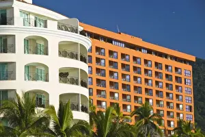 Images Dated 13th December 2006: Mexico, Guerrero, Ixtapa. Playa del Palmar / Orange Beach Condominium