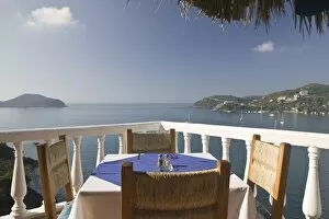 Images Dated 14th December 2006: Mexico, Guerrero, Zihuatanejo. Cafe Table over Zihuatanejo Bay