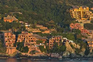 Images Dated 11th December 2006: Mexico, Guerrero, Zihuatanejo. Sunset View towards Playa La Ropa