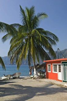 Images Dated 8th December 2006: Mexico, Jalisco, Cuastecomates. Playa Cuastecomates / Beach Building