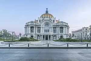 Images Dated 22nd February 2015: Mexico, Mexico City, Palacio de Bella Artes (Palace of Fine Arts) at Dawn