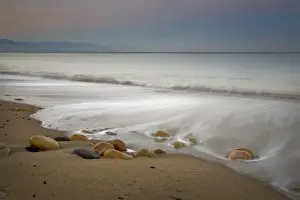 Images Dated 31st December 2007: Mexico, Puerto Vallarta. The Bay of Banderas near the Malecon at dawn