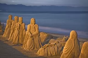 Images Dated 31st December 2007: Mexico, Puerto Vallarta. Holiday sand sculptures along the Malecon