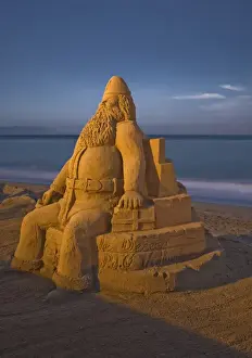 Images Dated 31st December 2007: Mexico, Puerto Vallarta. Holiday sand sculptures along the Malecon