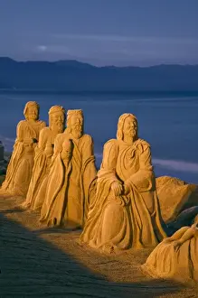 Images Dated 31st December 2007: Mexico, Puerto Vallarta. Holiday sand sculptures along the Malecon