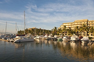 Images Dated 8th November 2010: Mexico, Puerto Vallarta. Marina Vallarta, Puerto Vallarta, Mexico