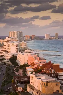 Images Dated 9th November 2008: Mexico, Quintana Roo, Cancun, hotel zone on Isla Cancun, bordering the Caribbean Sea