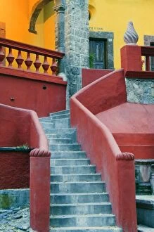 Mexico, San Miguel de Allende, Colorful stairways to Cultural Center