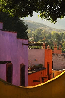 Images Dated 13th March 2006: Mexico, San Miguel de Allende. Colorful urban scenic in early morning