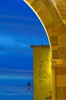 Mexico, San Miguel de Allende, Evening sky and light on church archway