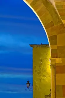 Images Dated 7th December 2006: Mexico, San Miguel de Allende, Evening sky and light on church archway