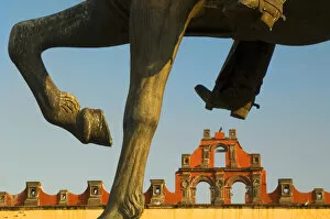 Images Dated 18th November 2005: Mexico, San Miguel de Allende, Horse statue framing building. Credit as: Nancy Rotenberg